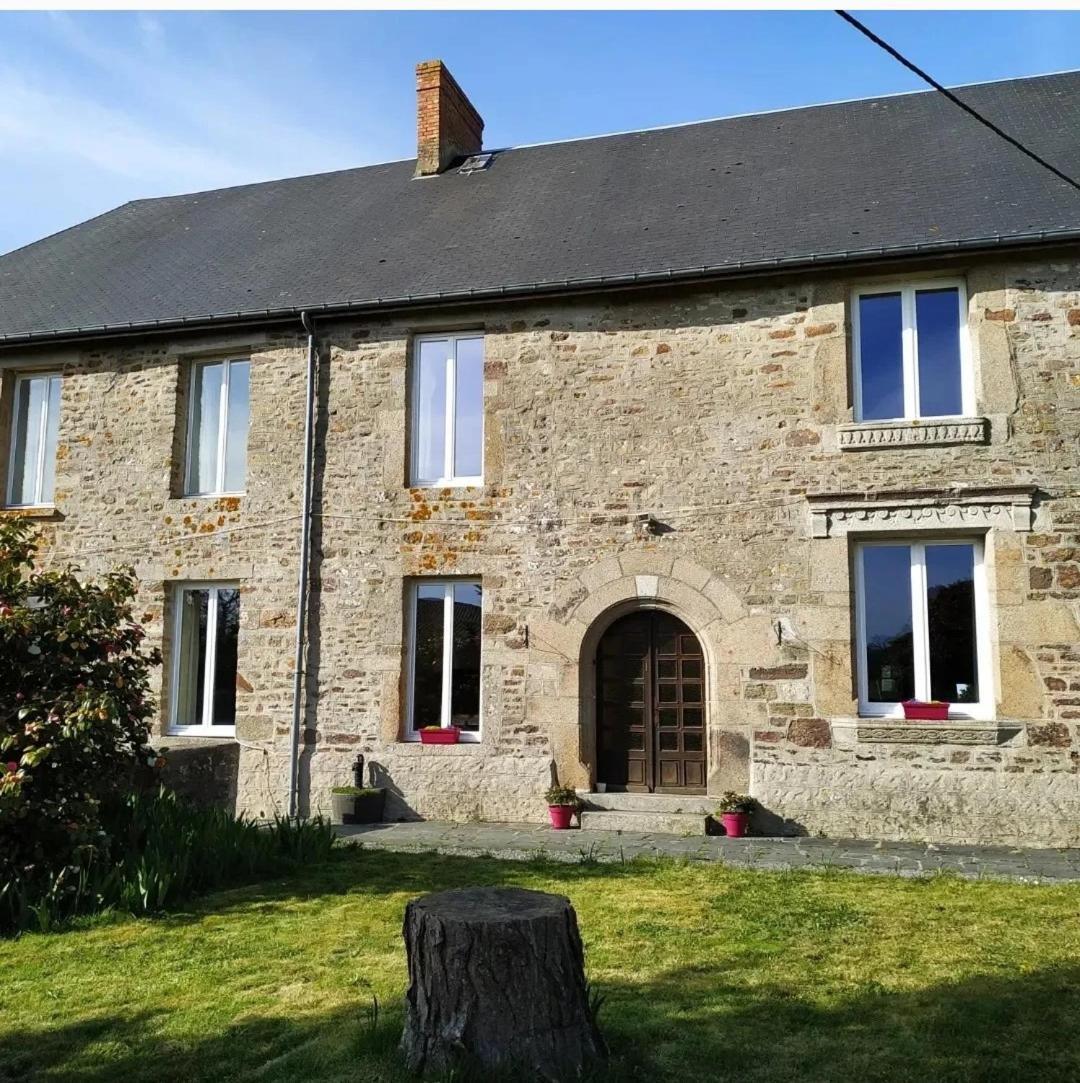 La Petellerie, Maison De Campagne Avec Piscine Pour Un Sejour Detente Moyon Exterior photo